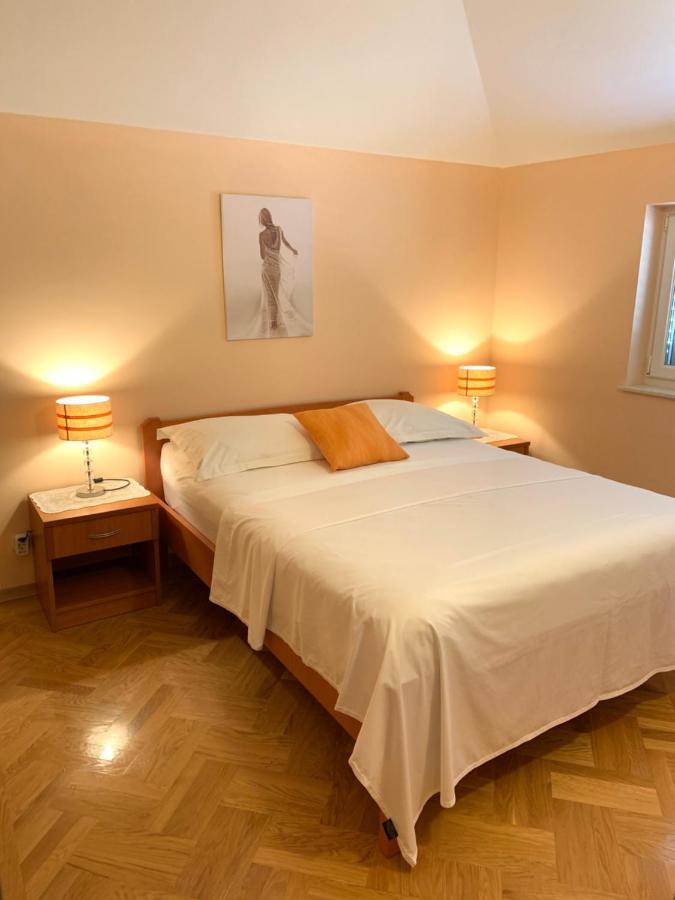 Villa Mara Promajna Buitenkant foto