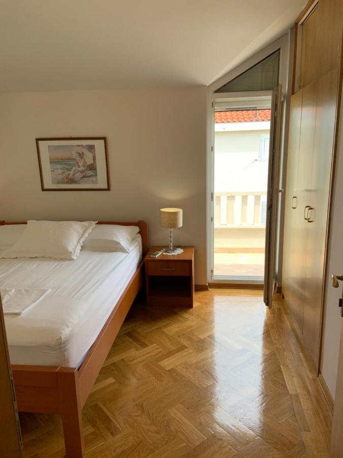 Villa Mara Promajna Buitenkant foto