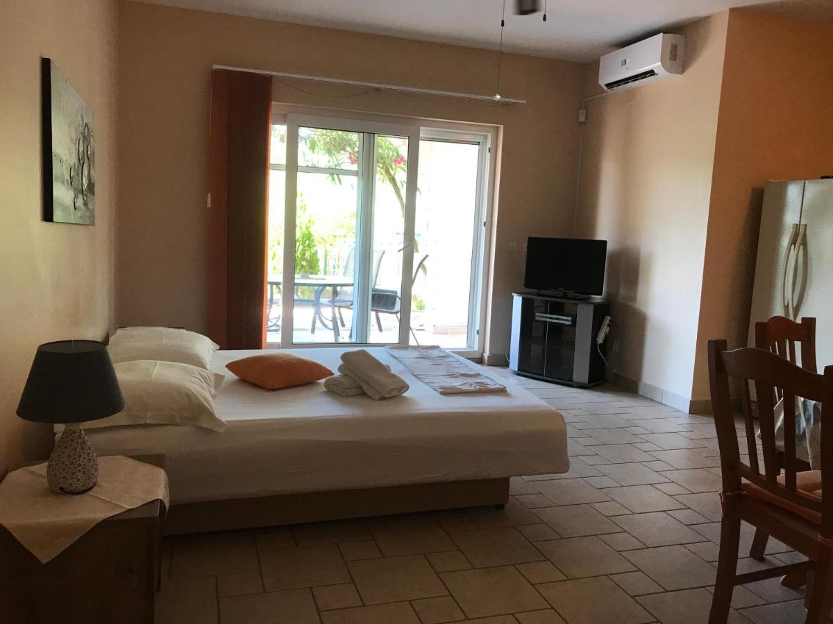Villa Mara Promajna Buitenkant foto