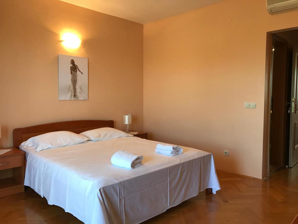 Villa Mara Promajna Buitenkant foto