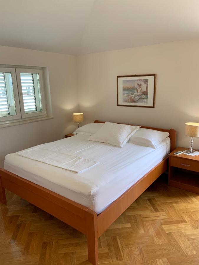 Villa Mara Promajna Buitenkant foto